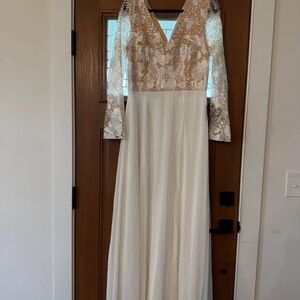 Cream V-Neck Bell Sleeve Bridal Gown